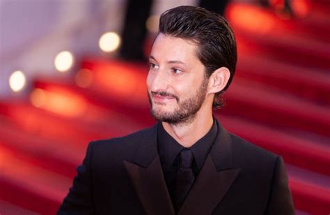 Pierre Niney Konserter: En Överraskande Comeback och Stjärnfyllt Gästspel